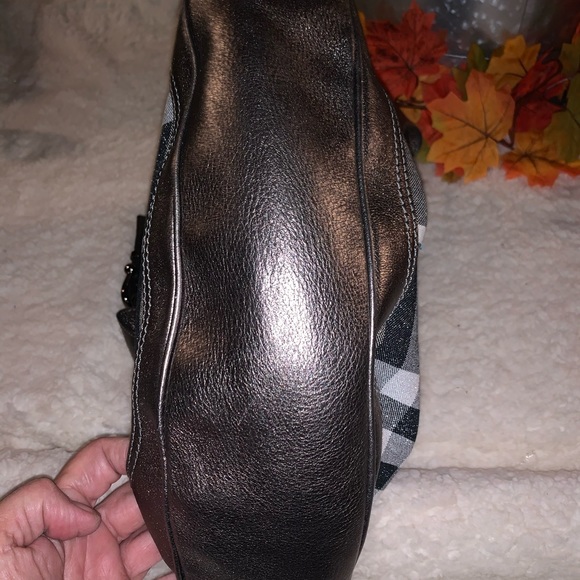 Burberry Metallic Trim House Check Drawstring Hobo - Picture 7 of 7